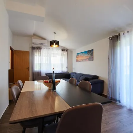 Apartment Ljubica *