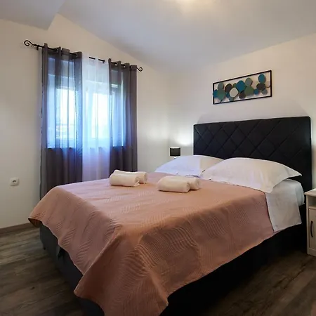 Ljubica Apartment *